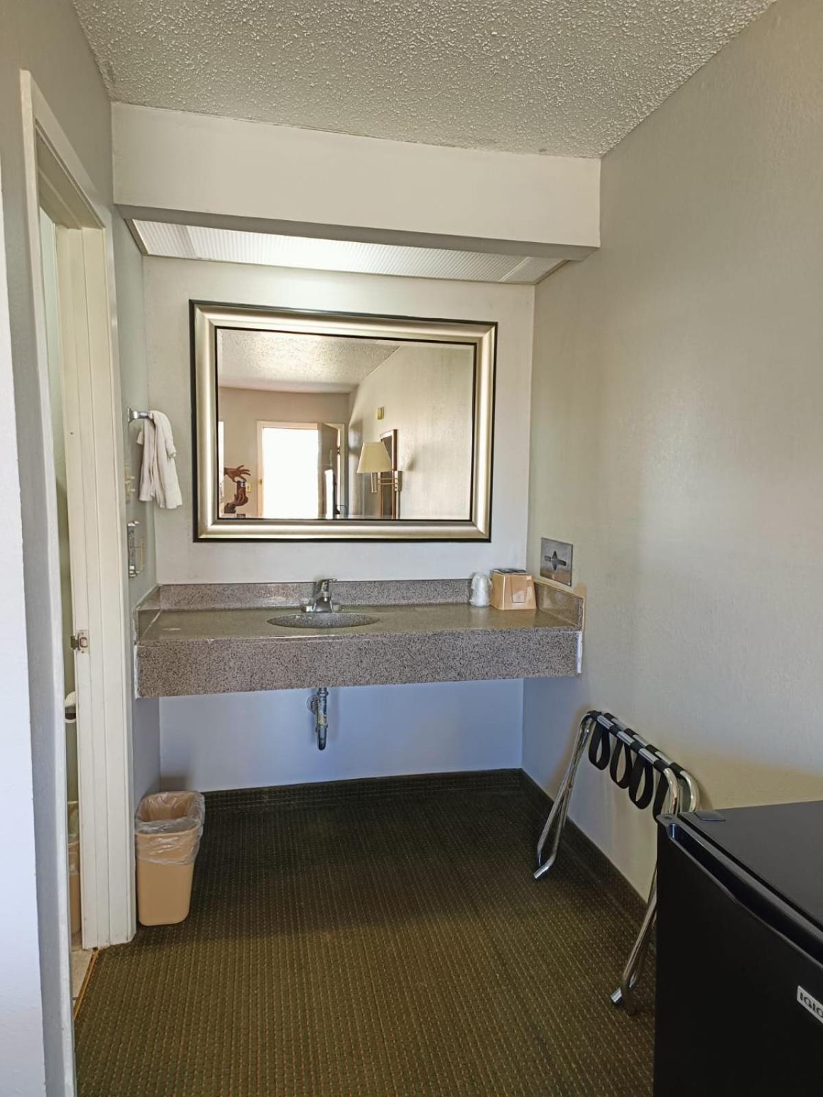 Executive Inn By Oyo Kilgore North エクステリア 写真